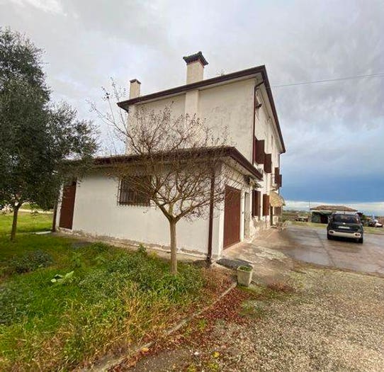 Casa con 6 locali in vendita in Corso Vittorio Emanuele Ii, Centro, Adria