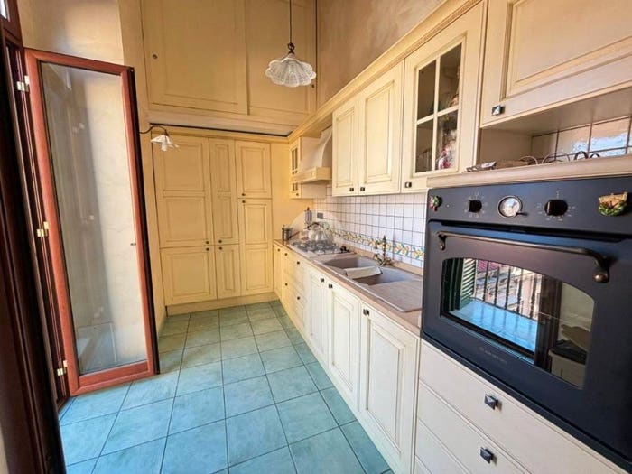 Appartamento trilocale in vendita in Via Tommaso Cornelio, San Carlo All'Arena, Napoli