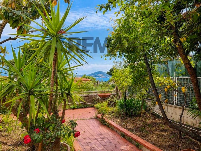 Casa con 6 locali in vendita in Via Marco Tullio Cicerone, Centro, Formia