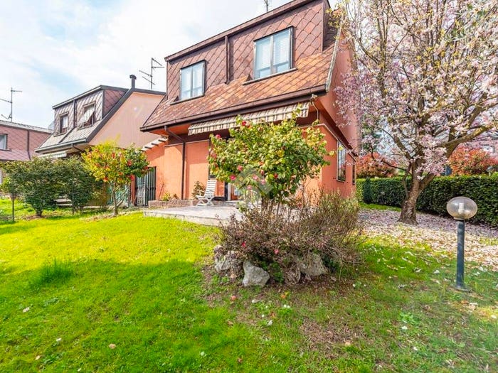 Casa quadrilocale in vendita in Via dei Platani, Centro, Arese