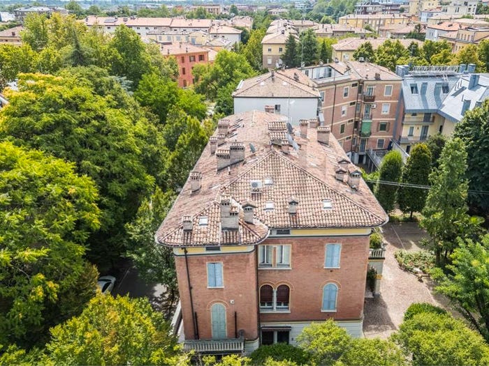 Appartamento con 6 locali in vendita in Viali, Modena