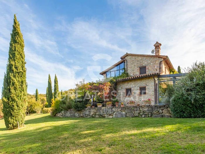Casa con 6 locali in vendita in Todi