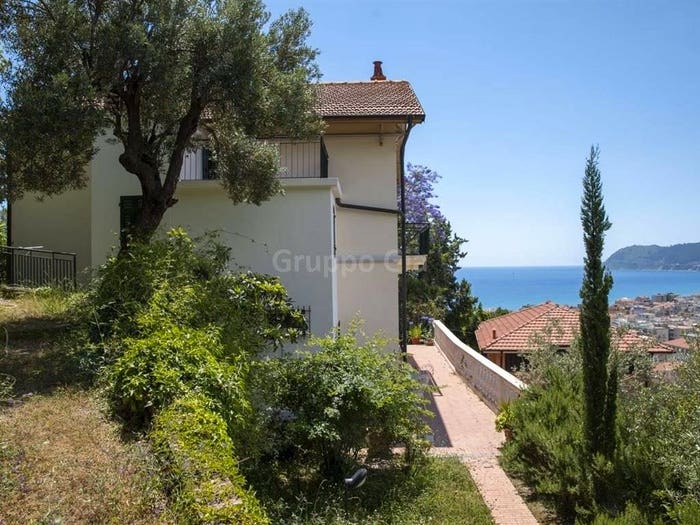 Casa con 6 locali in vendita in Collina Centrale Parco Fuor del Vento, Alassio