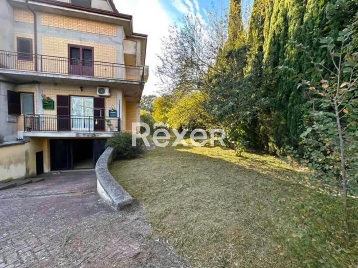 Appartamento con 5 locali in vendita in Via Madonna della Stella, Centro, Caltagirone