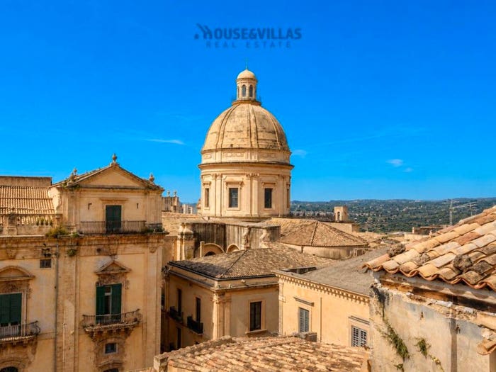 Casa con 6 locali in vendita in via bandiera, Centro, Noto