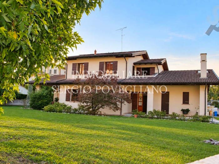 Casa con 6 locali in vendita in Piazza San Pio X, Centro, Casier