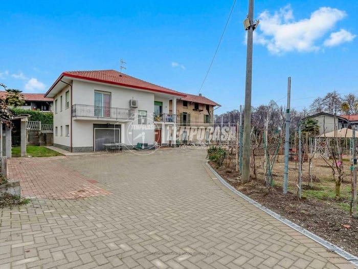 Casa quadrilocale in vendita in Via XXV Aprile, Dormelletto