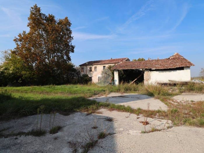Casa con 6 locali in vendita in VIA FOSSA, Villimpenta