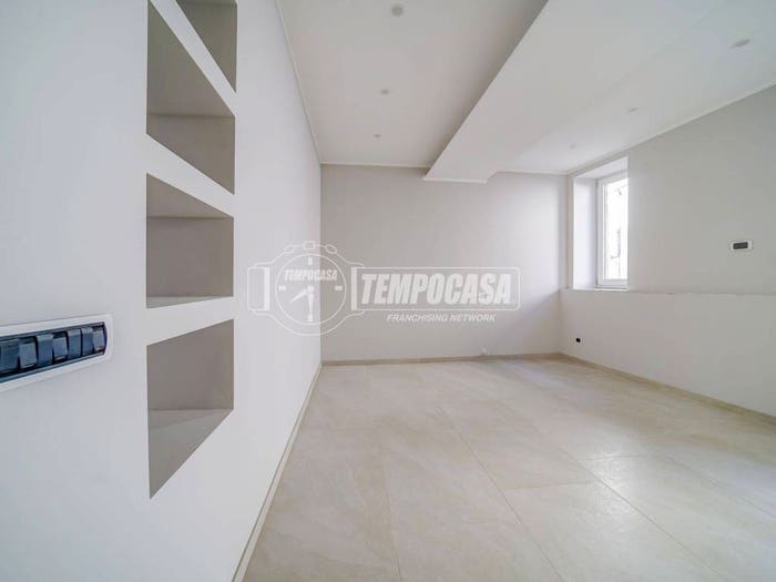 Appartamento bilocale in vendita in Via Camillo Benso Conte di Cavour, Centro, Jerago con Orago