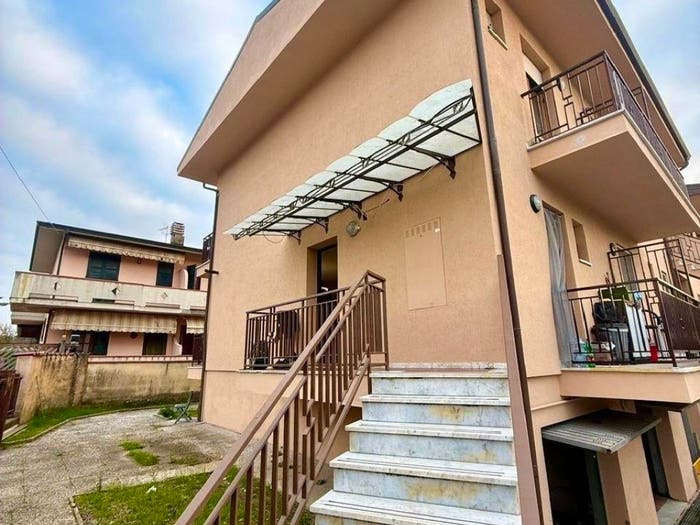 Appartamento trilocale in vendita in Via delle Pinete, Bondano Partaccia, Massa