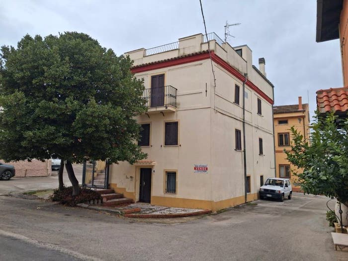 Casa con 6 locali in vendita in Piazza dell'Autonomia, Petacciato