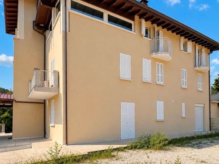 Casa con 6 locali in vendita in Via Ugo Ziliani, Roé, Roè Volciano