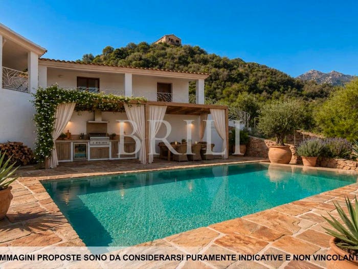 Casa con 6 locali in vendita in Viale Cugnana, Cugnana, Olbia