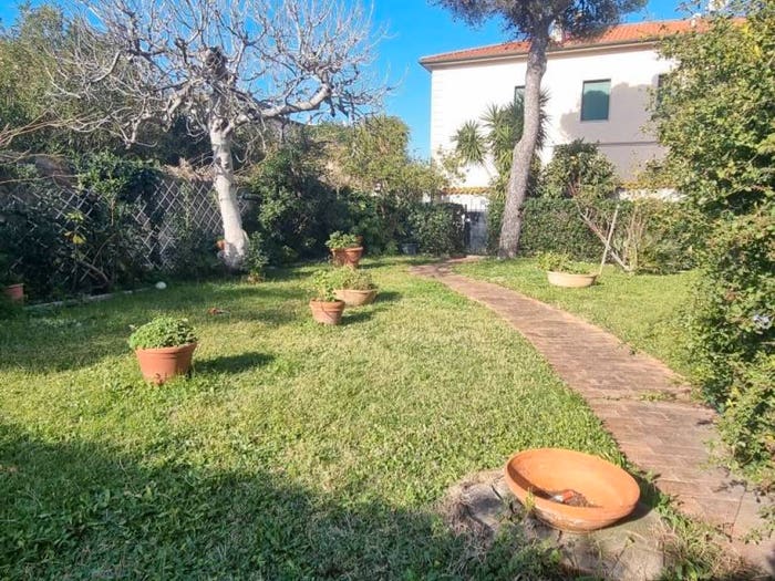 Appartamento con 6 locali in vendita in Antignano Banditella, Livorno