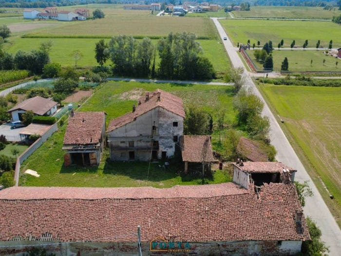 Casa con 6 locali in vendita in Via Regina Elena, Carleveri, Rocca de' Baldi