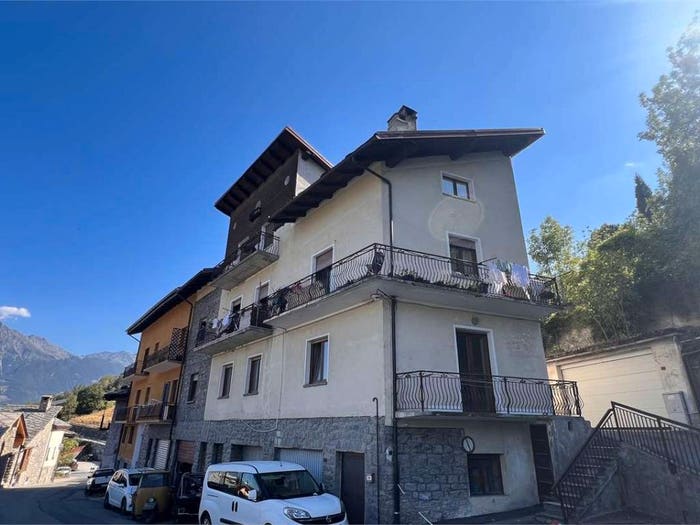 Appartamento con 6 locali in vendita in Centro, Gignod