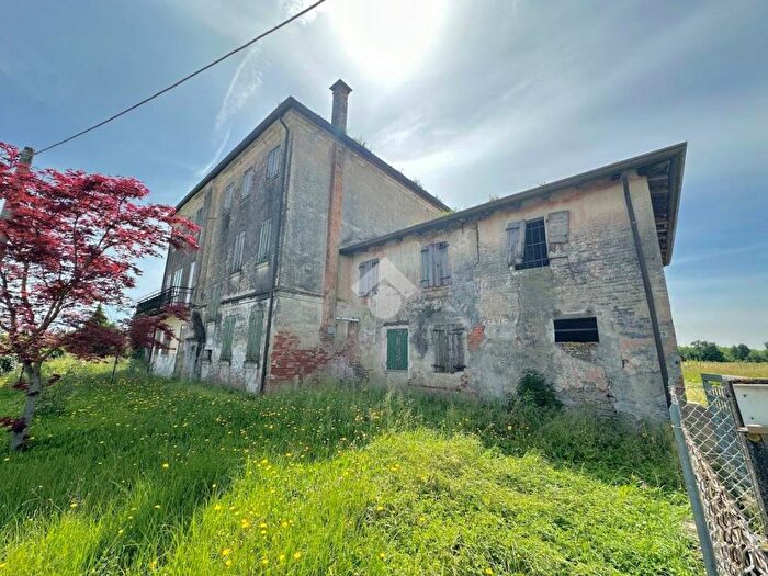 Casa con 6 locali in vendita in Via Ramo Sant'Ambrogio, Trebaseleghe
