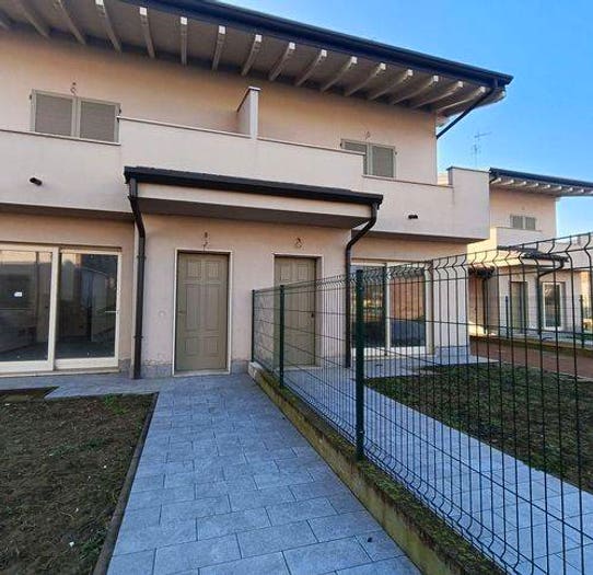 Casa trilocale in vendita in Via Conte Febo Borromeo D'Adda, Centro, Pieve del Cairo