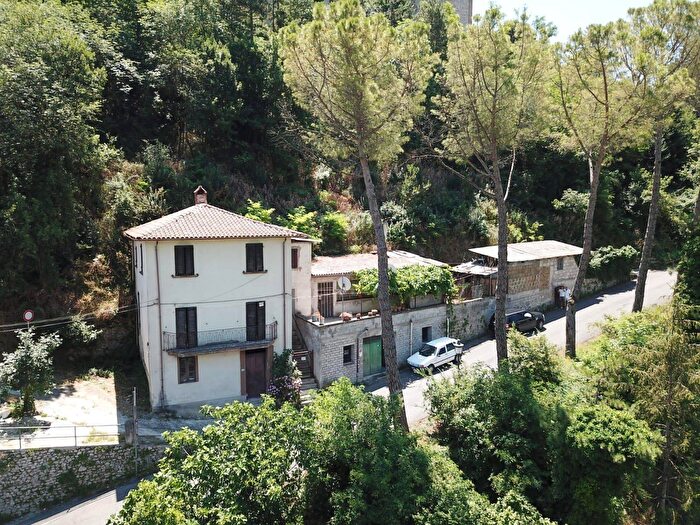 Casa con 8 locali in vendita in Via Francesco Solidati Tiburzi, Contigliano