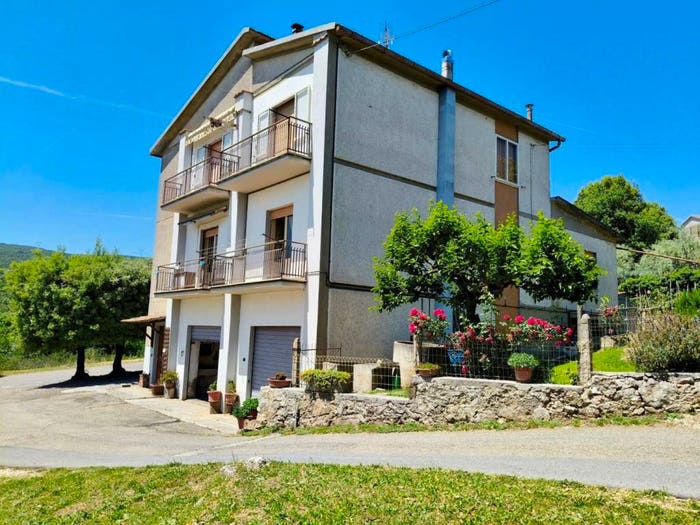 Appartamento con 6 locali in vendita in Macchie, Amelia