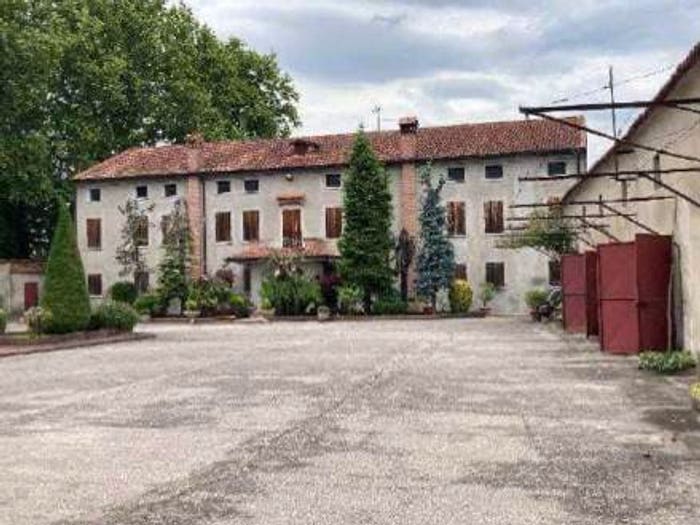 Casa con 6 locali in vendita in VIA CAPITELLO, Centro, Castagnaro