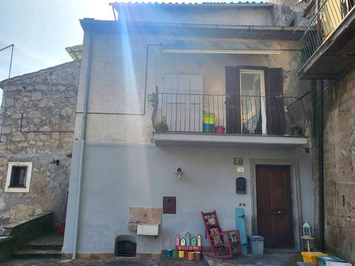 Appartamento trilocale in vendita in Via Santa Maria, Carbognano