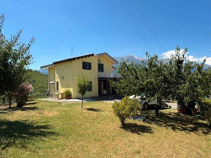Casa con 6 locali in vendita in Via Vittorio Veneto, Centro, Arsita