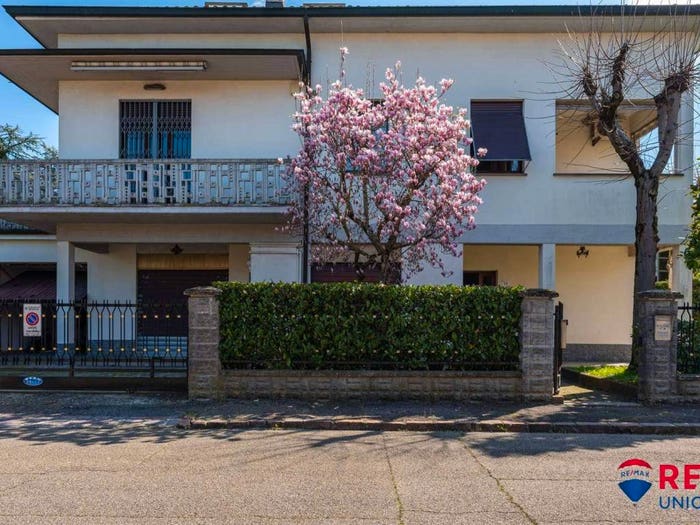Casa con 6 locali in vendita in Torrazzi, Modena