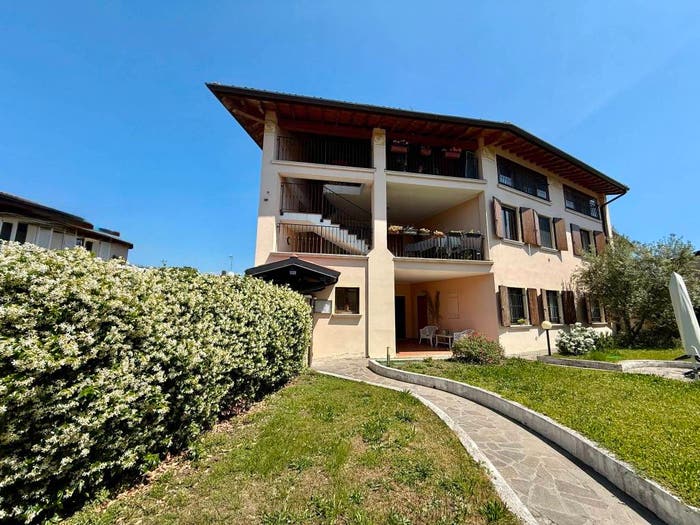 Appartamento trilocale in vendita in Via Xxv Aprile, Castello, Puegnago sul Garda