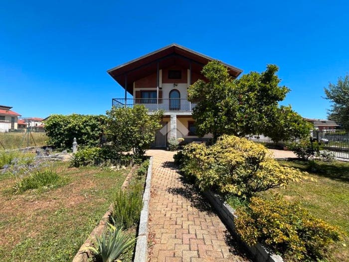 Casa quadrilocale in vendita in Via Bruna, Centro, San Francesco al Campo