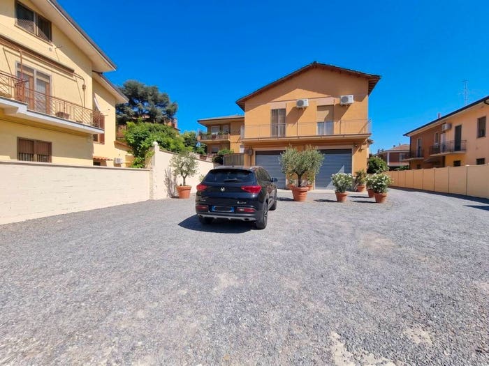 Casa quadrilocale in vendita in Via Vecchia di Marino, Squarciarelli Casalaccio Pratone, Grottaferrata