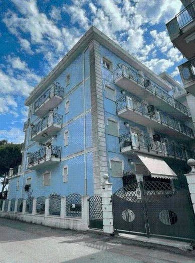 Appartamento con 6 locali in vendita in Via Gaetano Donizetti, Centro, Giulianova