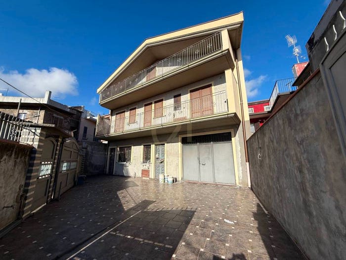 Casa quadrilocale in vendita in via Blanco, Centro, Aci Catena