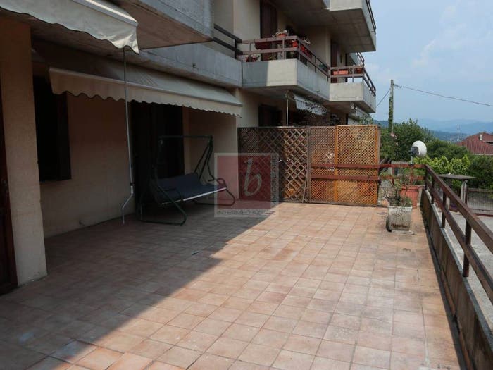 Appartamento trilocale in vendita in Via Rovereto, Laveno, LavenoMombello