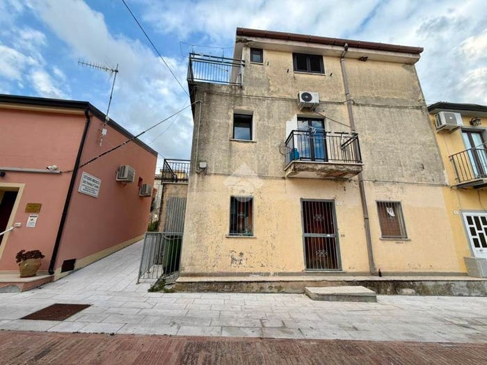 Casa quadrilocale in vendita in Via Armando Diaz, Cirella, Diamante