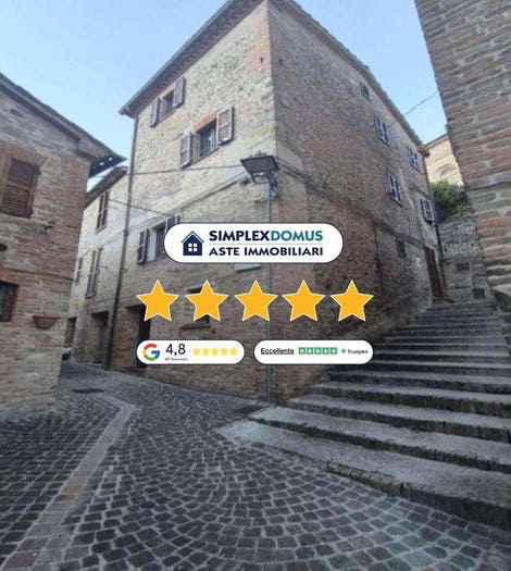 Appartamento con 5 locali in vendita in Via Federico Leopardi, Centro, Montefortino