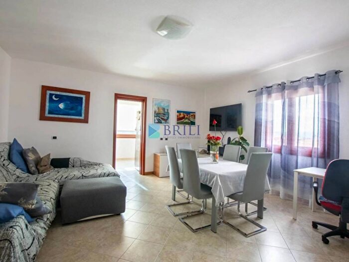 Appartamento con 5 locali in vendita in Viale Aldo Moro, Viale Aldo Moro Ospedale Vecchio, Olbia