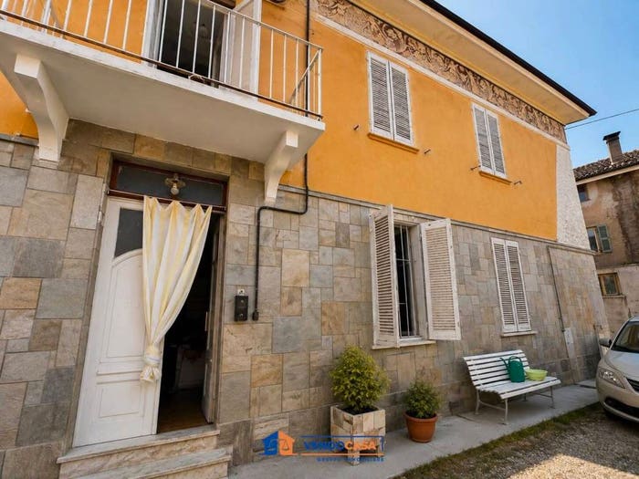 Casa con 6 locali in vendita in Via, Nizza Monferrato