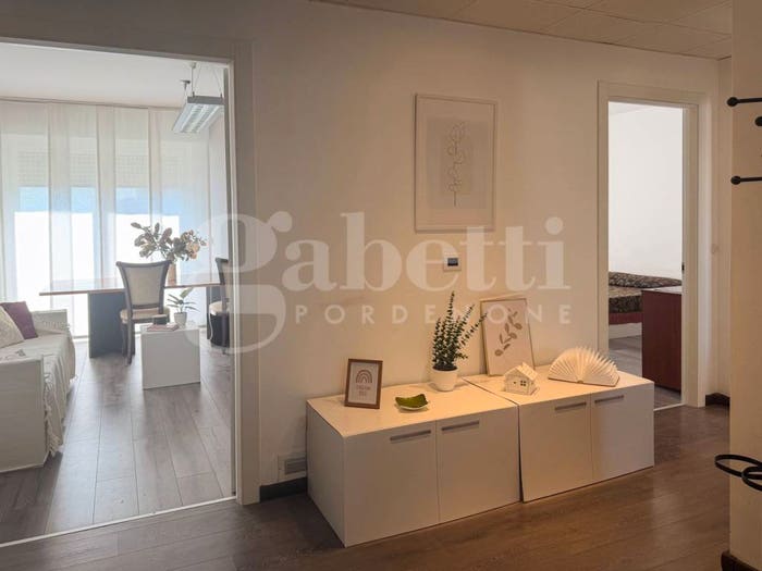 Appartamento quadrilocale in vendita in Viale Trento, Centro Storico, Pordenone