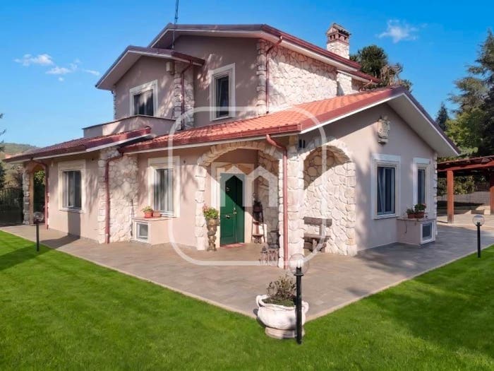 Casa con 6 locali in vendita in Via Tuscolana, Centro, Rocca Priora