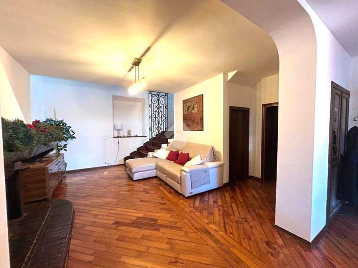 Appartamento con 6 locali in vendita in Via Giardini, Centro, Pavullo nel Frignano
