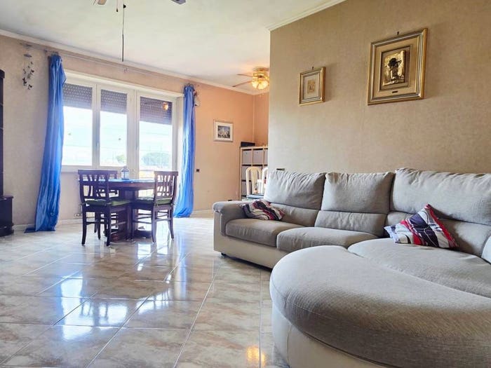 Appartamento quadrilocale in vendita in Via del Lago Regillo, Rocca Cencia, Roma