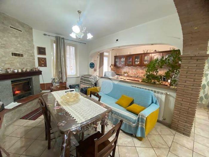 Casa con 6 locali in vendita in VIA CAPOBIANCO, Centro, Montefiascone