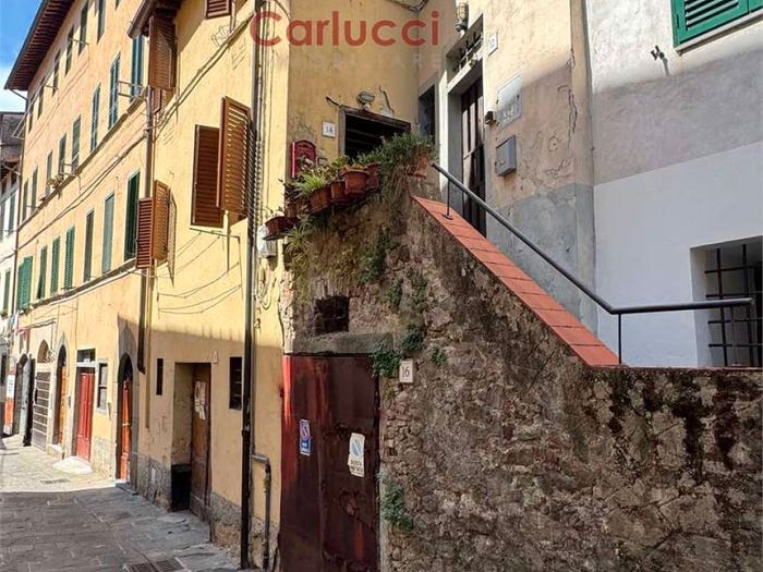 Appartamento trilocale in vendita in via del diaccio, Centro, Pescia