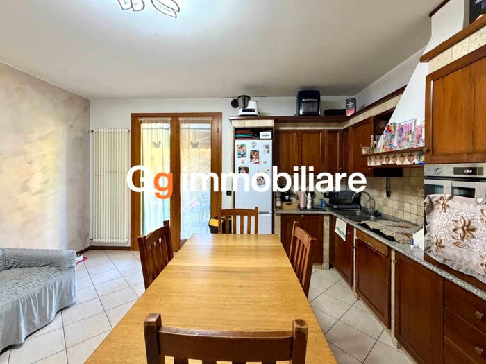Appartamento trilocale in vendita in Via Edmondo De Amicis, Castelfranco Veneto