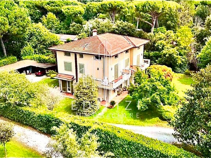 Casa con 6 locali in vendita in Via delle Macchie, Ronchi Poveromo, Massa