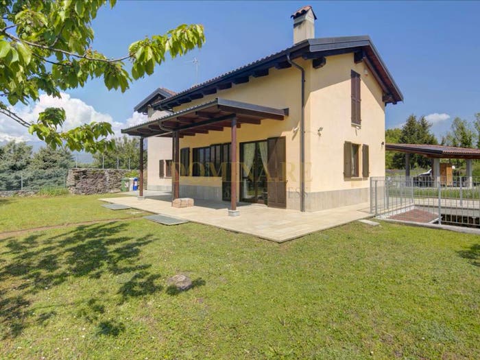 Casa con 6 locali in vendita in Via Ceresole, Avigliana