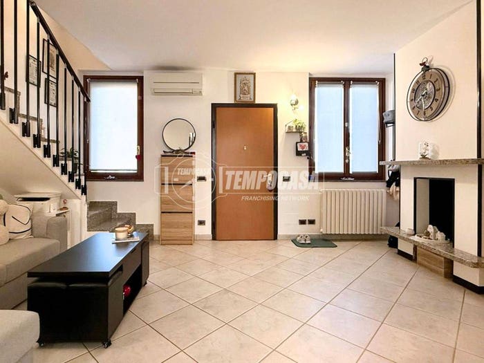 Appartamento trilocale in vendita in Via Molgora, Centro, Camparada