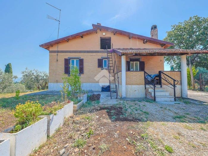 Casa quadrilocale in vendita in Via di Colle Mattia, Finocchio, Roma