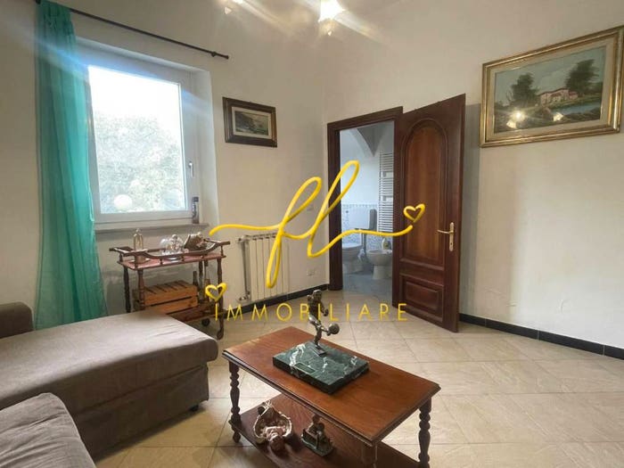 Casa con 6 locali in vendita in Via Piombara, Avenza, Carrara